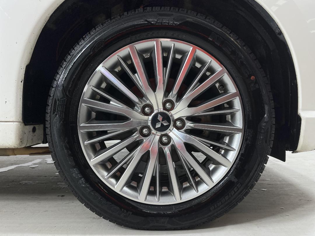 Photo '9' of Mitsubishi Outlander