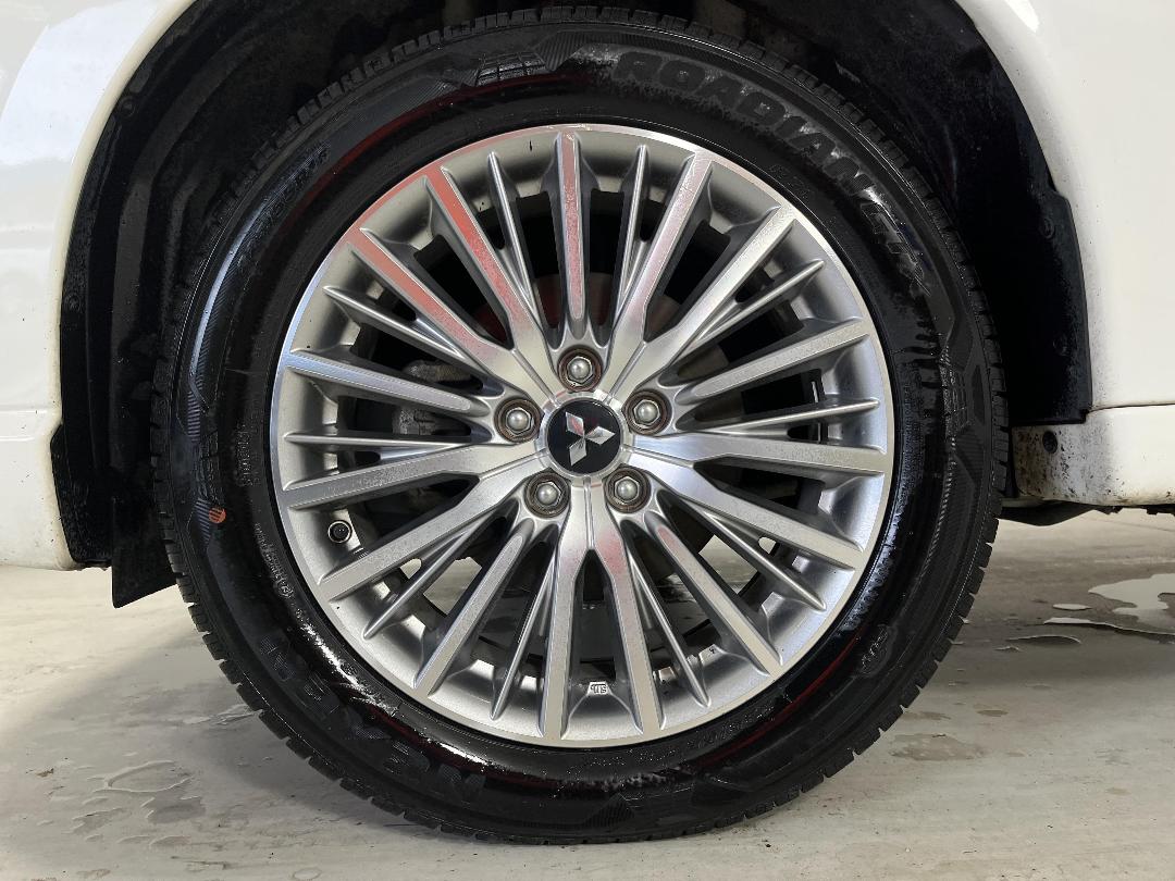 Photo '10' of Mitsubishi Outlander