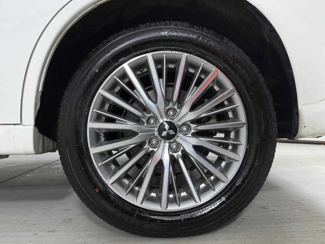 Photo '11' of Mitsubishi Outlander