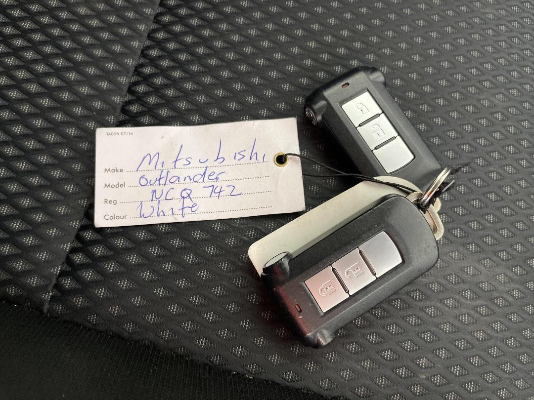 Photo '22' of Mitsubishi Outlander