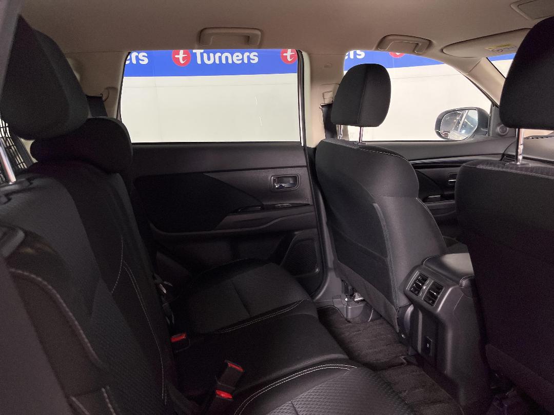 Photo '20' of Mitsubishi Outlander