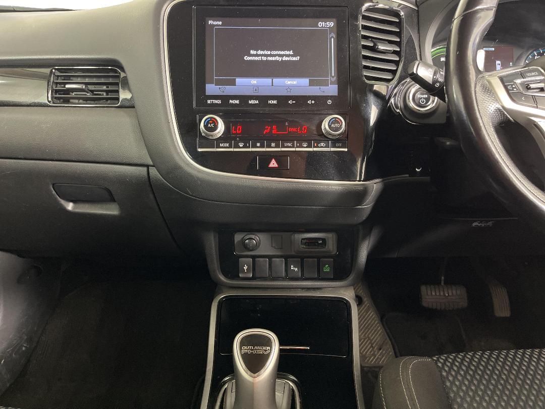 Photo '18' of Mitsubishi Outlander