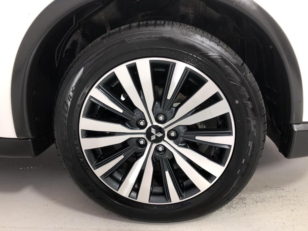 Photo '9' of Mitsubishi Outlander Photo '9' of Mitsubishi Outlander