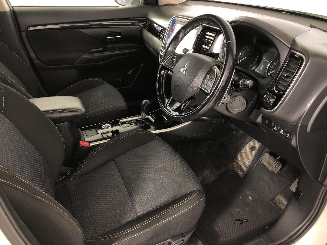 Photo '16' of Mitsubishi Outlander Photo '16' of Mitsubishi Outlander