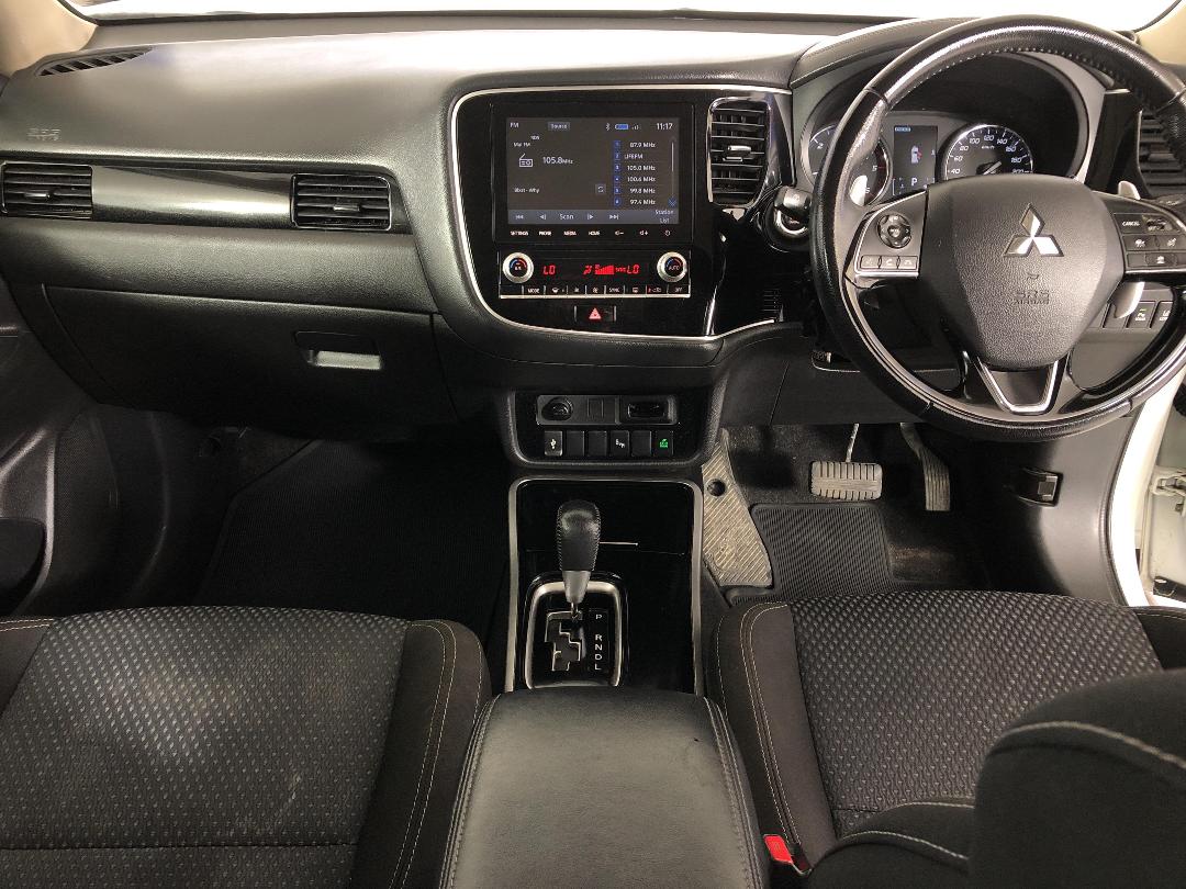 Photo '17' of Mitsubishi Outlander Photo '17' of Mitsubishi Outlander