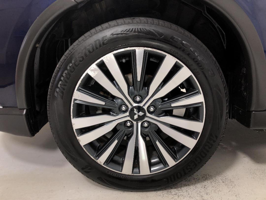 Photo '10' of Mitsubishi Outlander