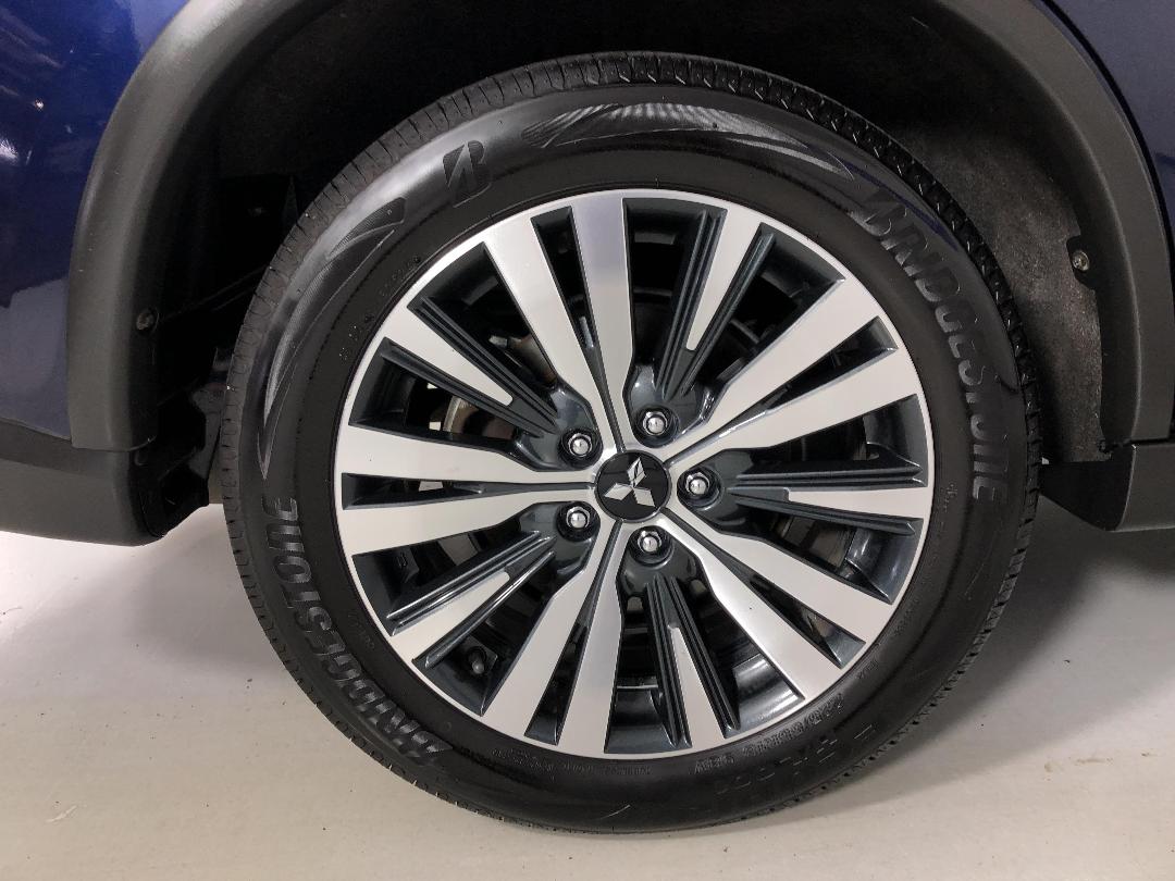 Photo '12' of Mitsubishi Outlander