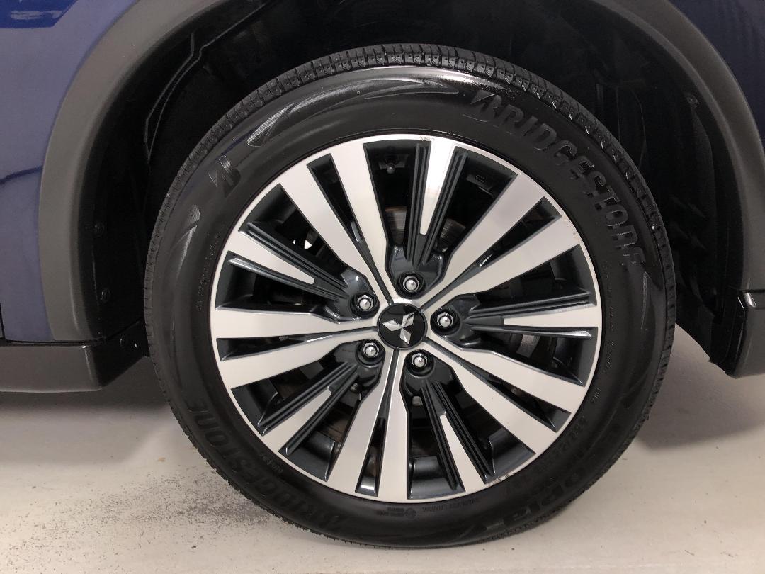 Photo '9' of Mitsubishi Outlander