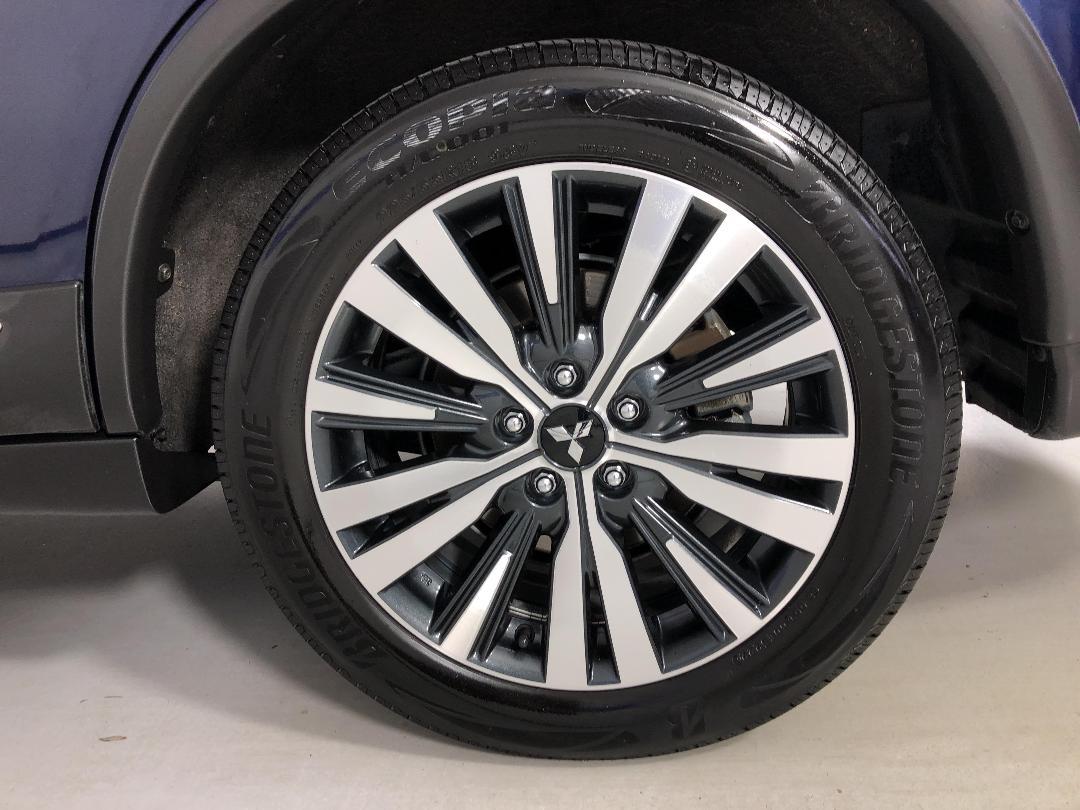 Photo '11' of Mitsubishi Outlander