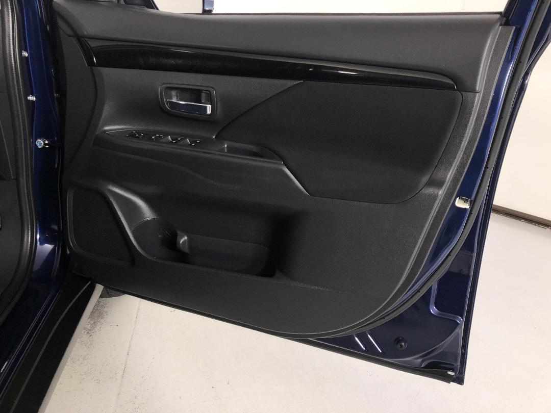 Photo '15' of Mitsubishi Outlander