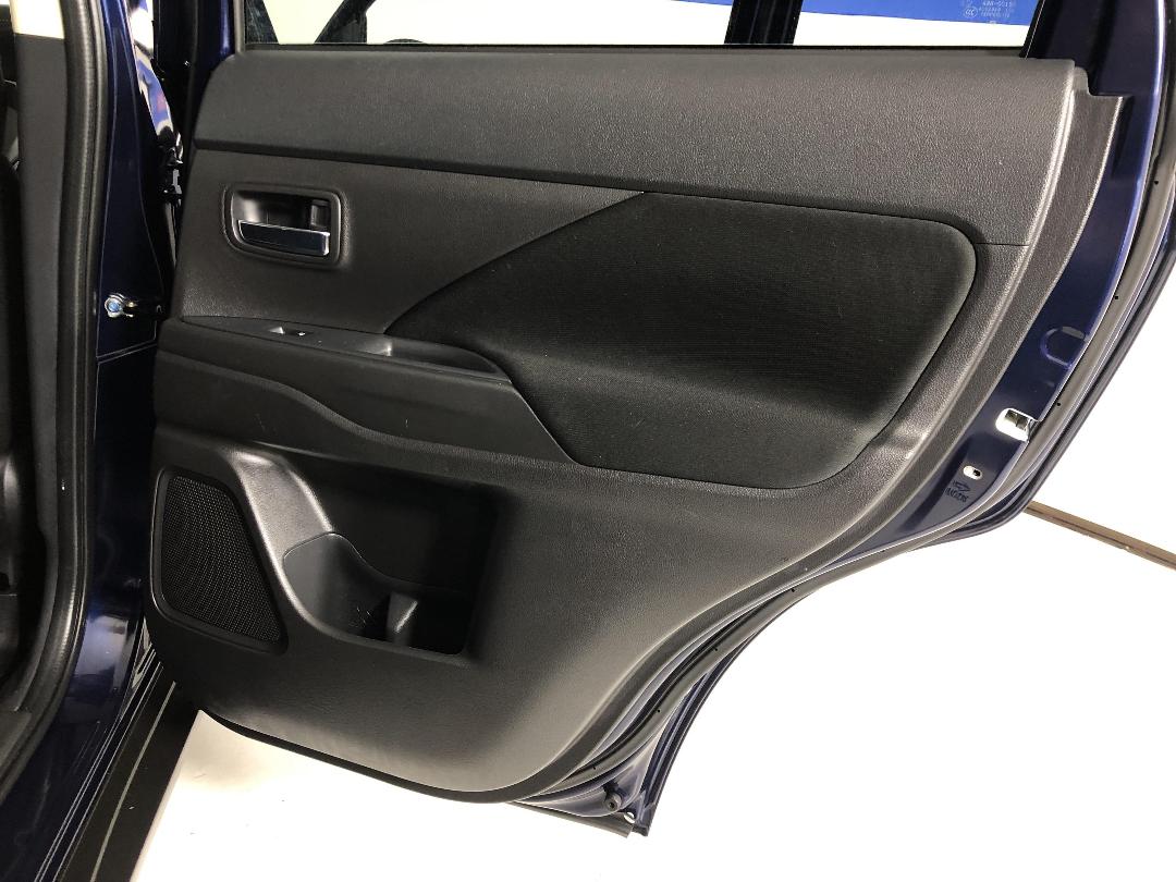 Photo '19' of Mitsubishi Outlander