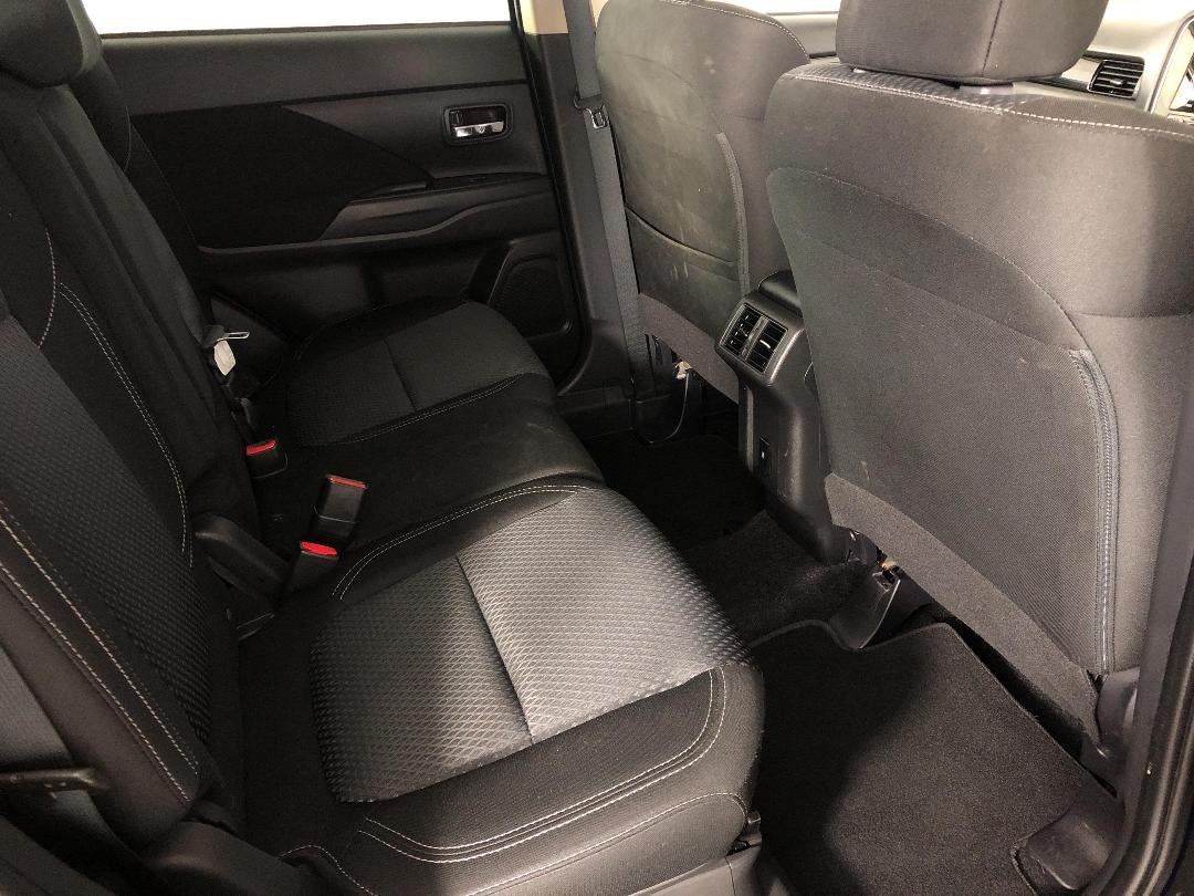 Photo '20' of Mitsubishi Outlander