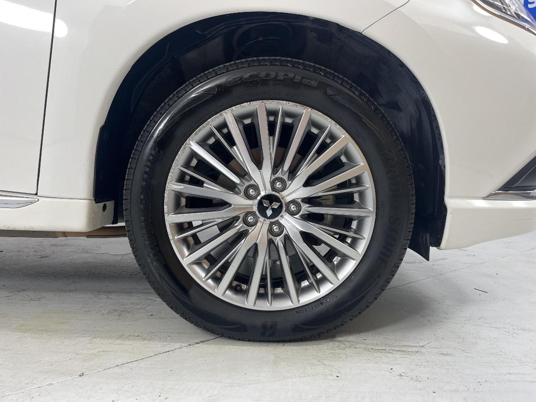 Photo '9' of Mitsubishi Outlander