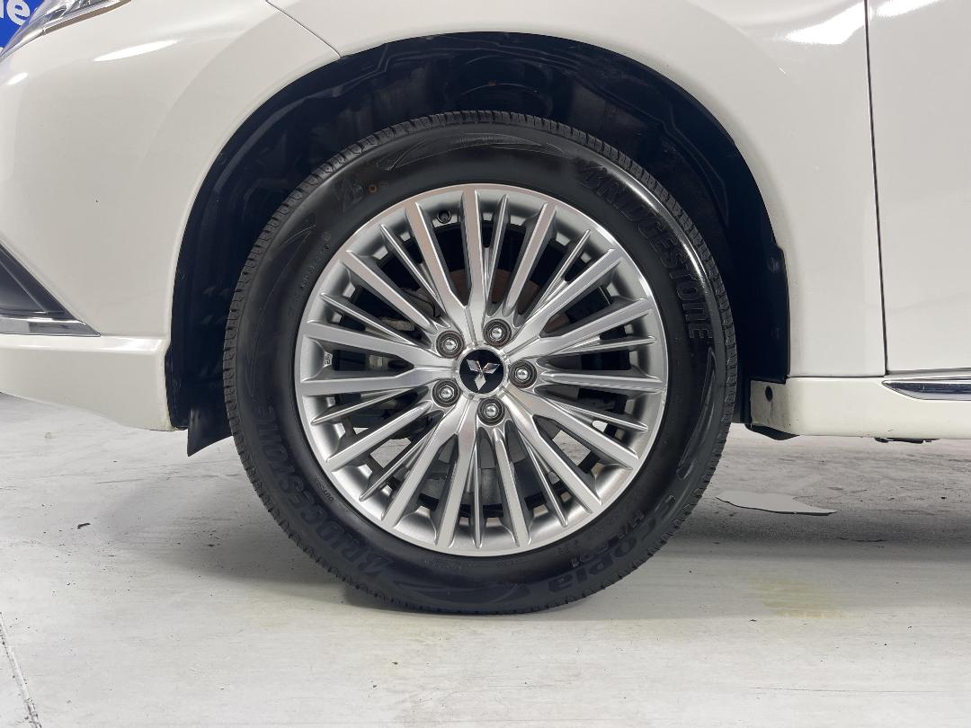 Photo '10' of Mitsubishi Outlander