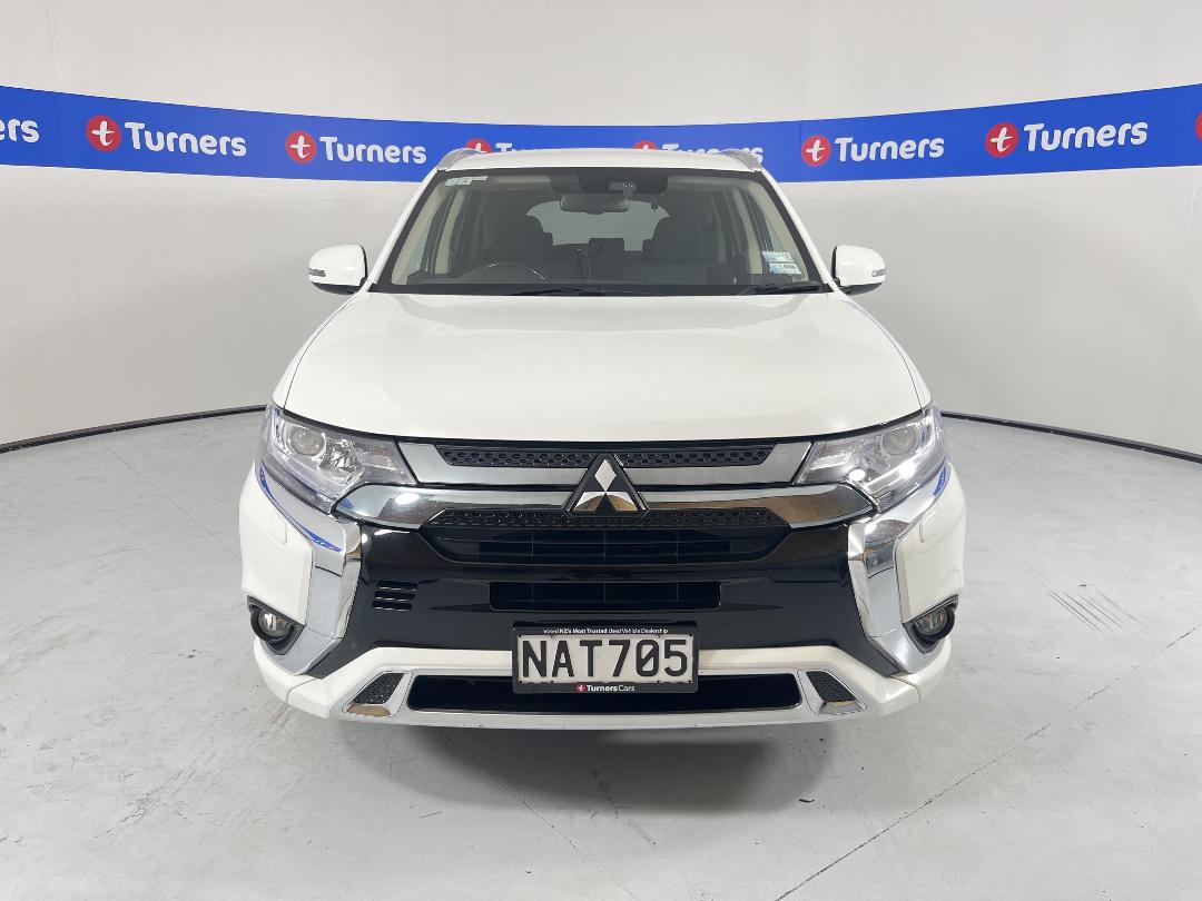 Photo '2' of Mitsubishi Outlander