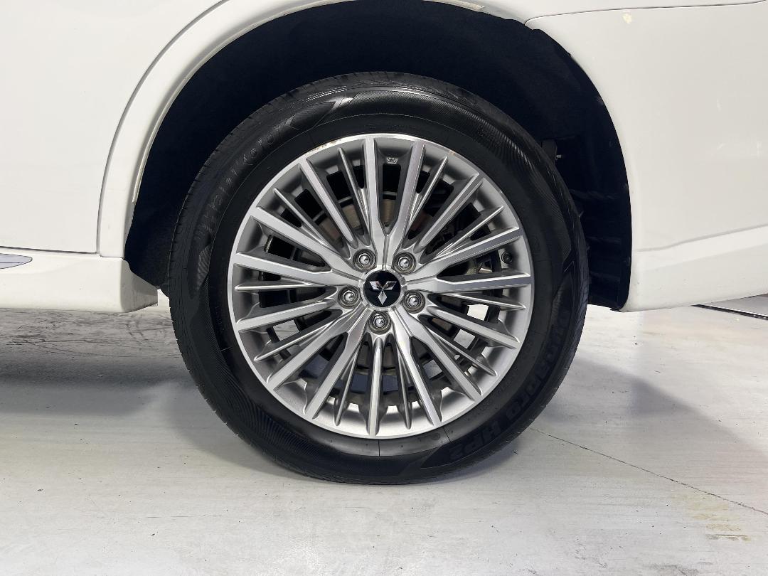 Photo '11' of Mitsubishi Outlander