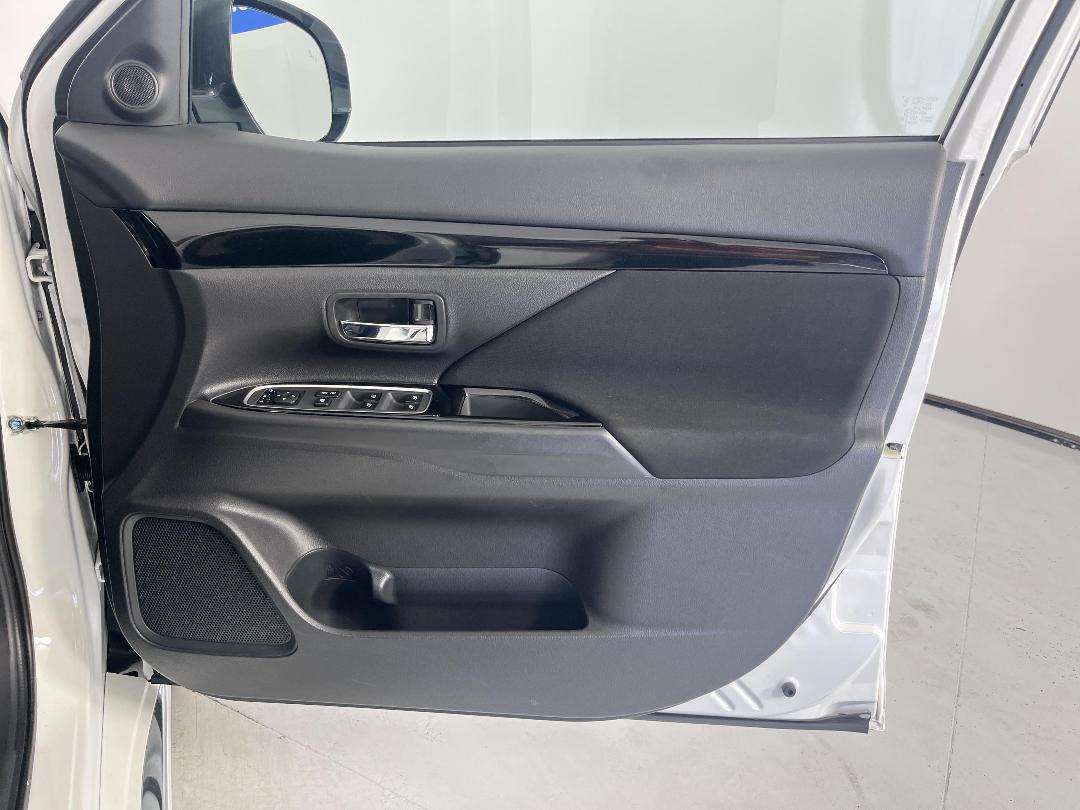 Photo '15' of Mitsubishi Outlander