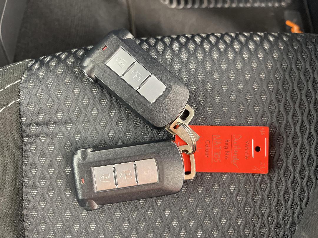 Photo '21' of Mitsubishi Outlander