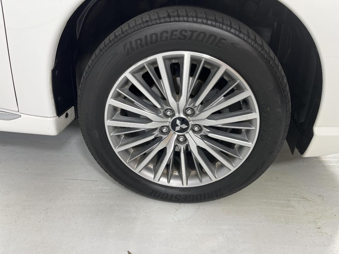 Photo '9' of Mitsubishi Outlander