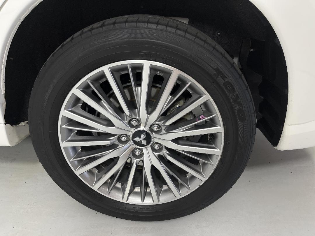 Photo '11' of Mitsubishi Outlander