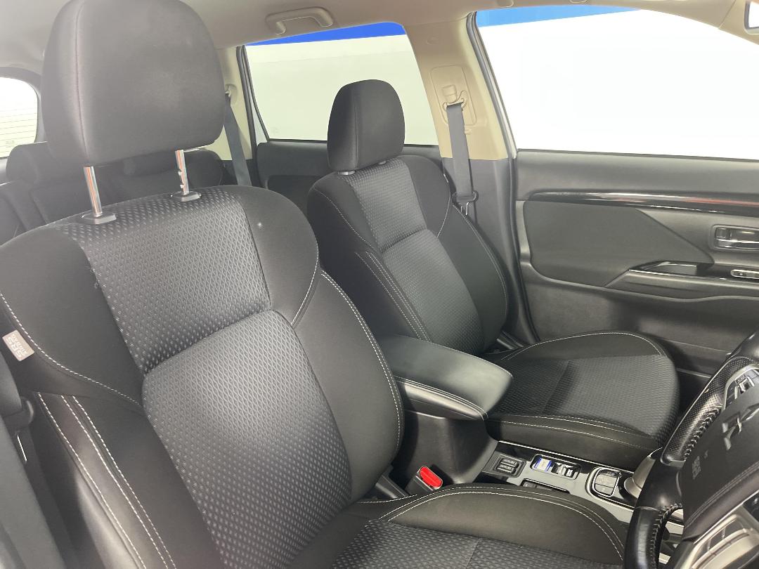 Photo '16' of Mitsubishi Outlander