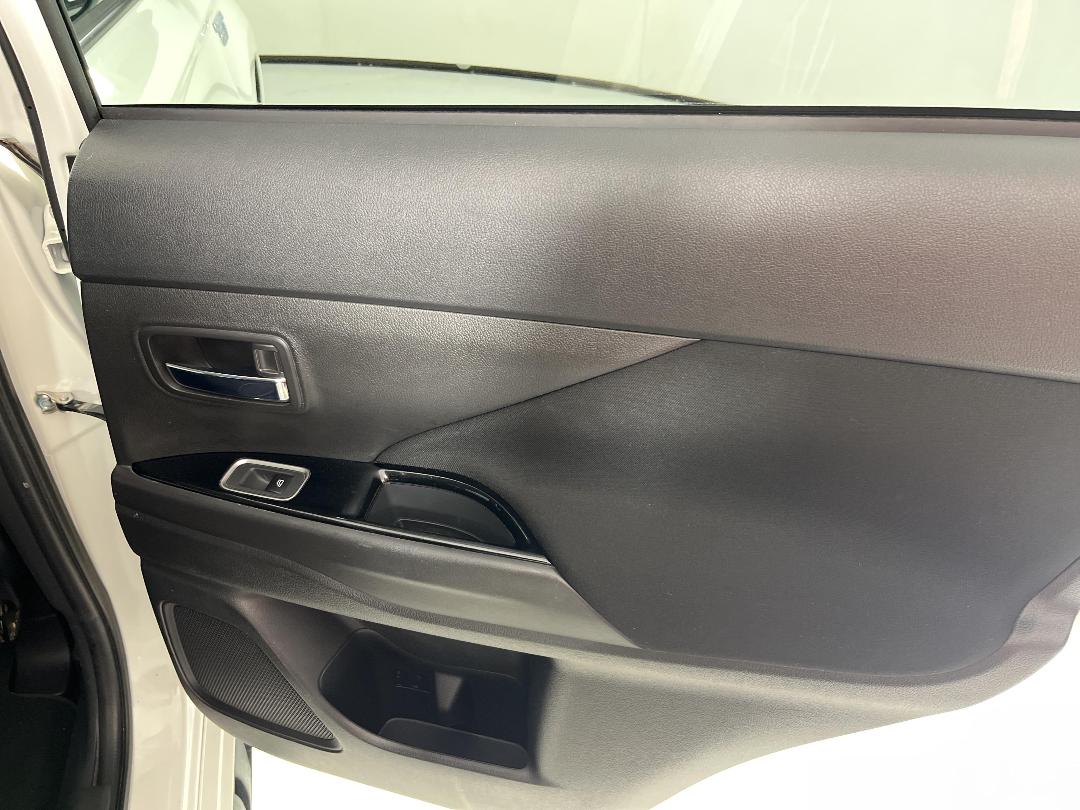 Photo '19' of Mitsubishi Outlander