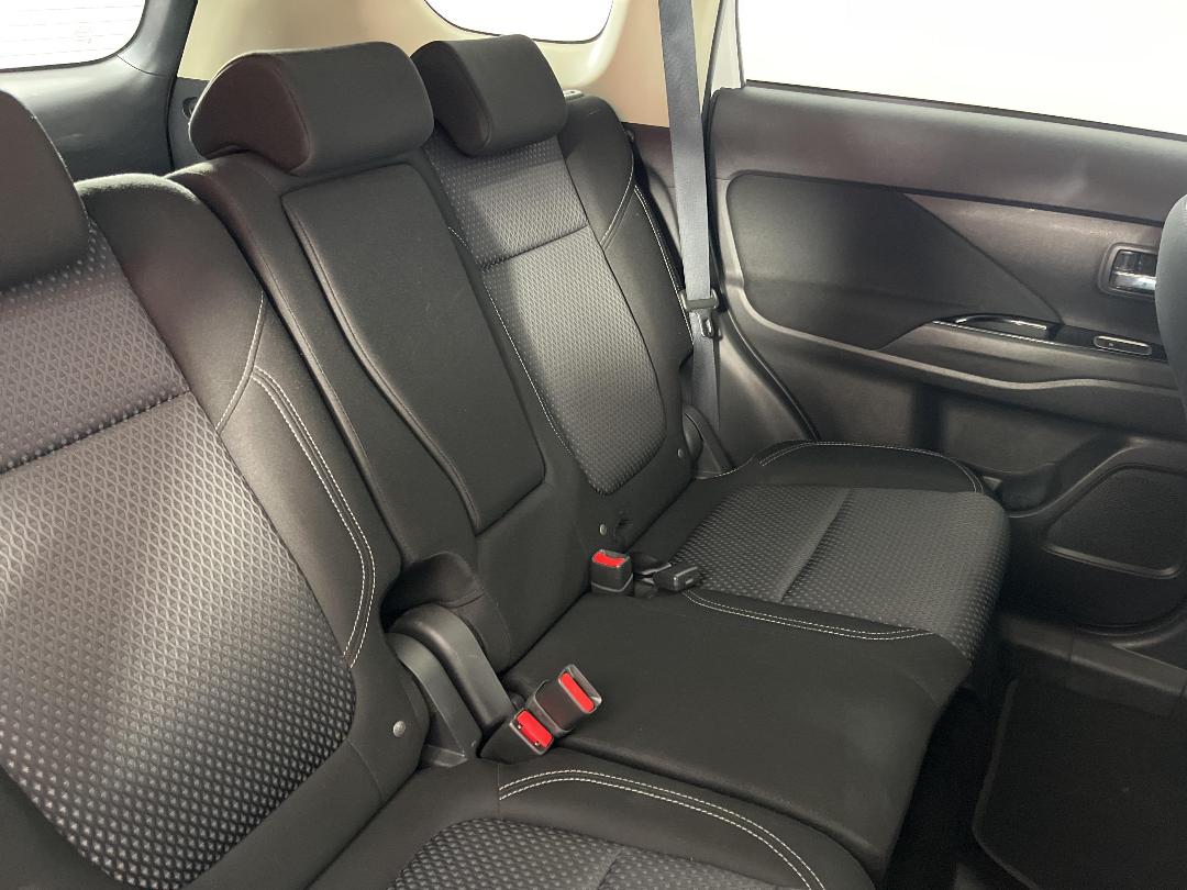 Photo '20' of Mitsubishi Outlander