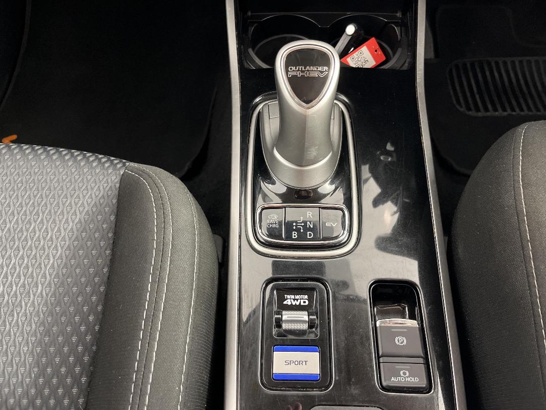 Photo '18' of Mitsubishi Outlander