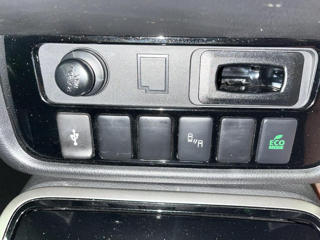 Photo '30' of Mitsubishi Outlander