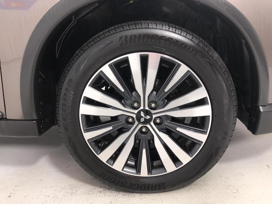 Photo '9' of Mitsubishi Outlander Photo '9' of Mitsubishi Outlander