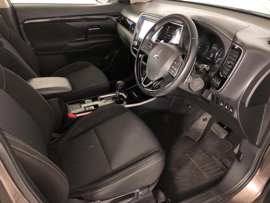 Photo '16' of Mitsubishi Outlander Photo '16' of Mitsubishi Outlander