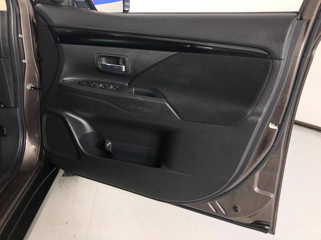 Photo '15' of Mitsubishi Outlander Photo '15' of Mitsubishi Outlander