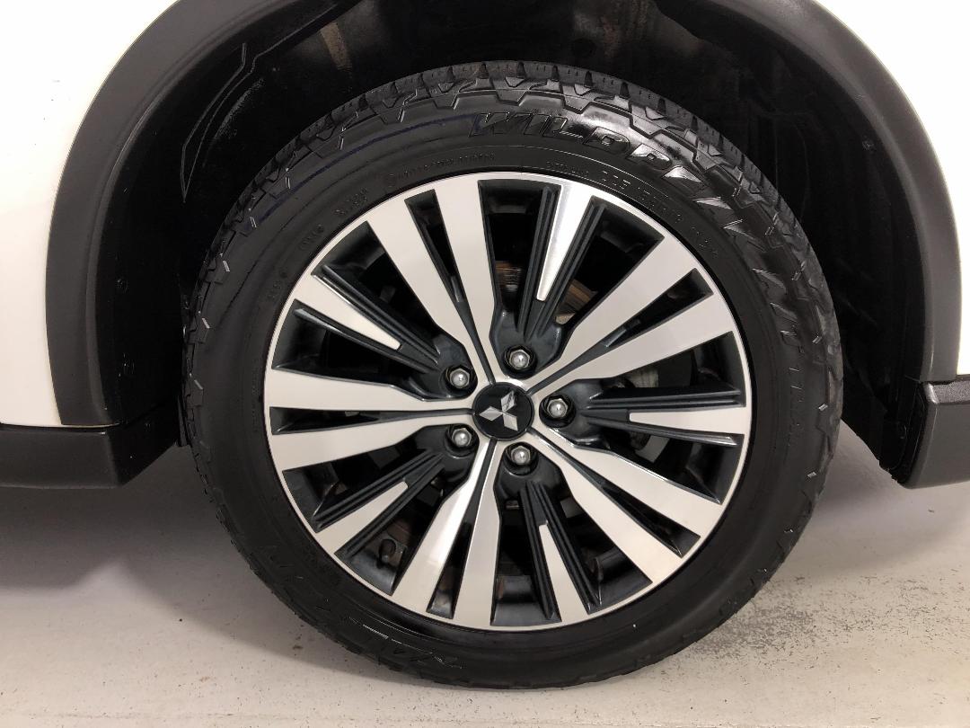 Photo '9' of Mitsubishi Outlander Photo '9' of Mitsubishi Outlander