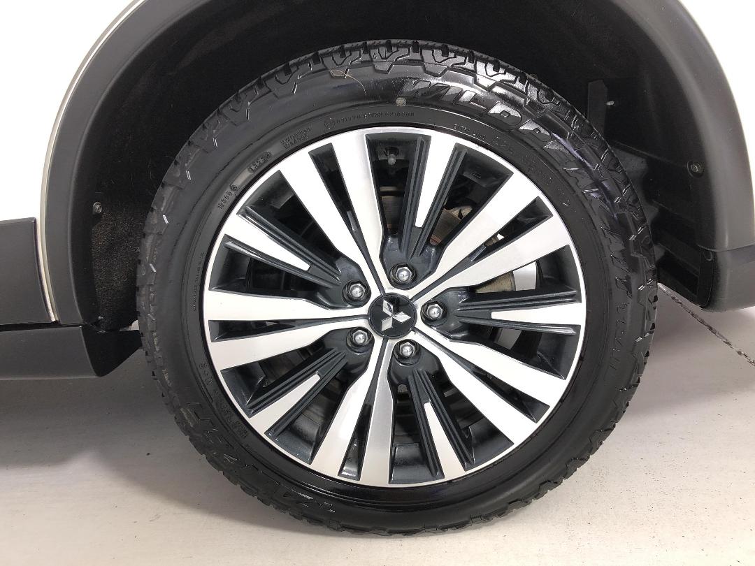 Photo '11' of Mitsubishi Outlander Photo '11' of Mitsubishi Outlander