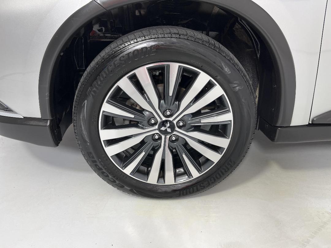 Photo '10' of Mitsubishi Outlander