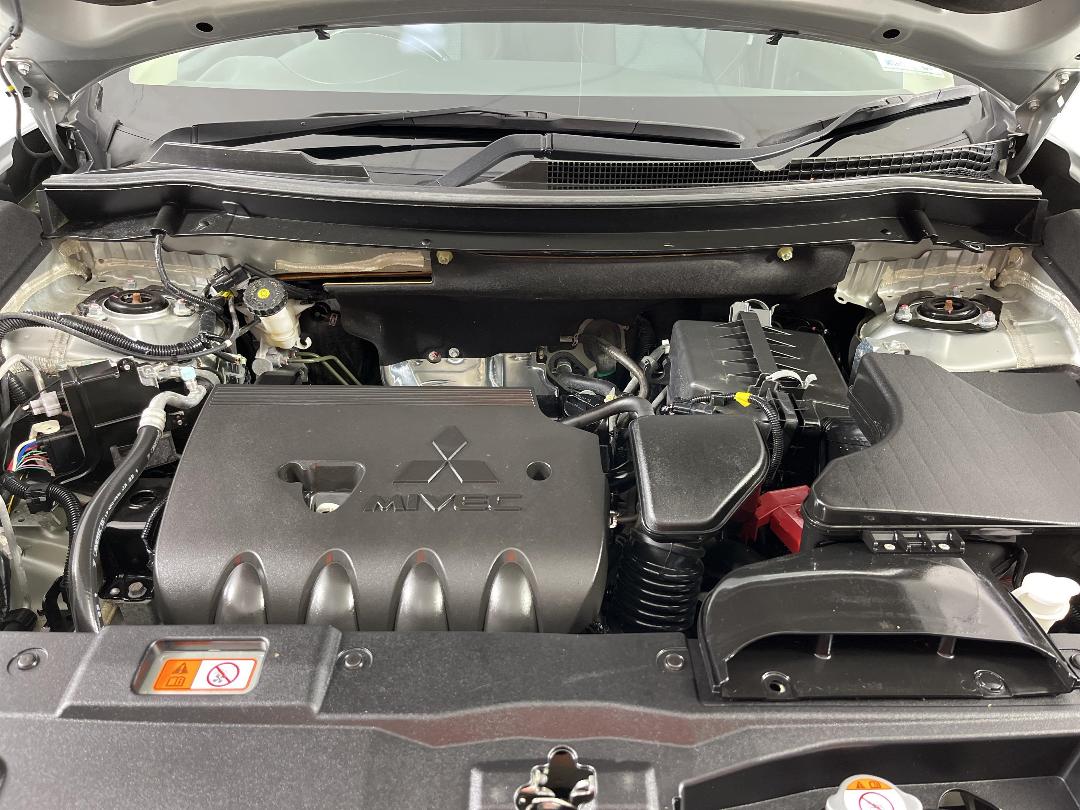 Photo '13' of Mitsubishi Outlander