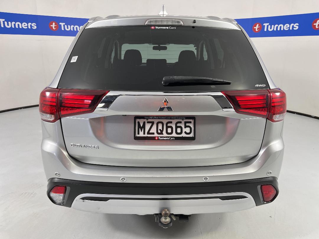 Photo '6' of Mitsubishi Outlander