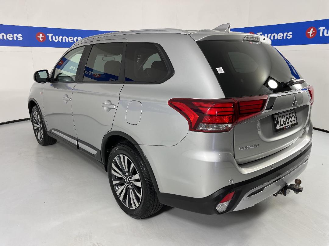 Photo '5' of Mitsubishi Outlander