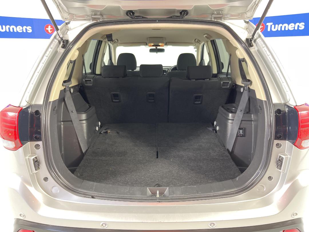 Photo '14' of Mitsubishi Outlander