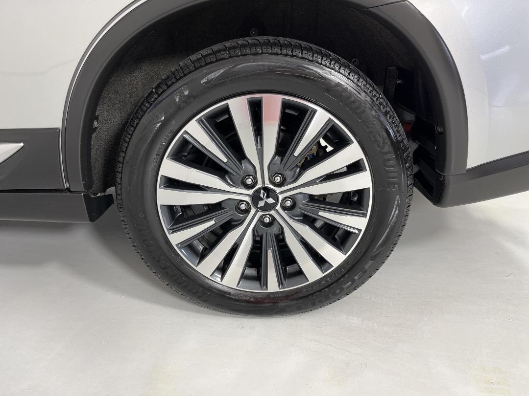 Photo '11' of Mitsubishi Outlander