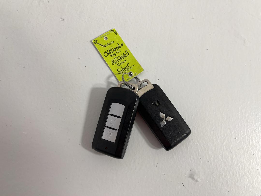 Photo '22' of Mitsubishi Outlander