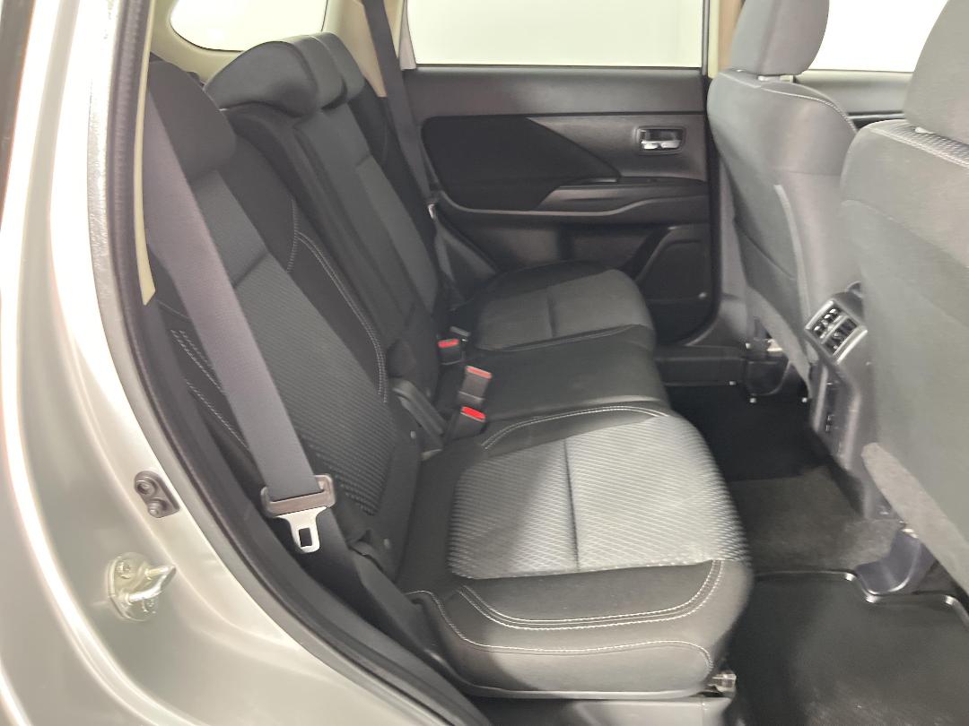 Photo '20' of Mitsubishi Outlander