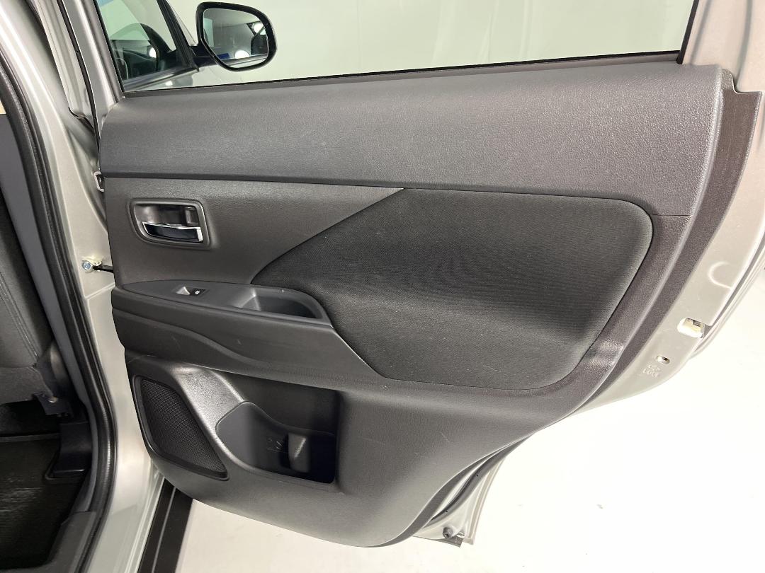 Photo '19' of Mitsubishi Outlander