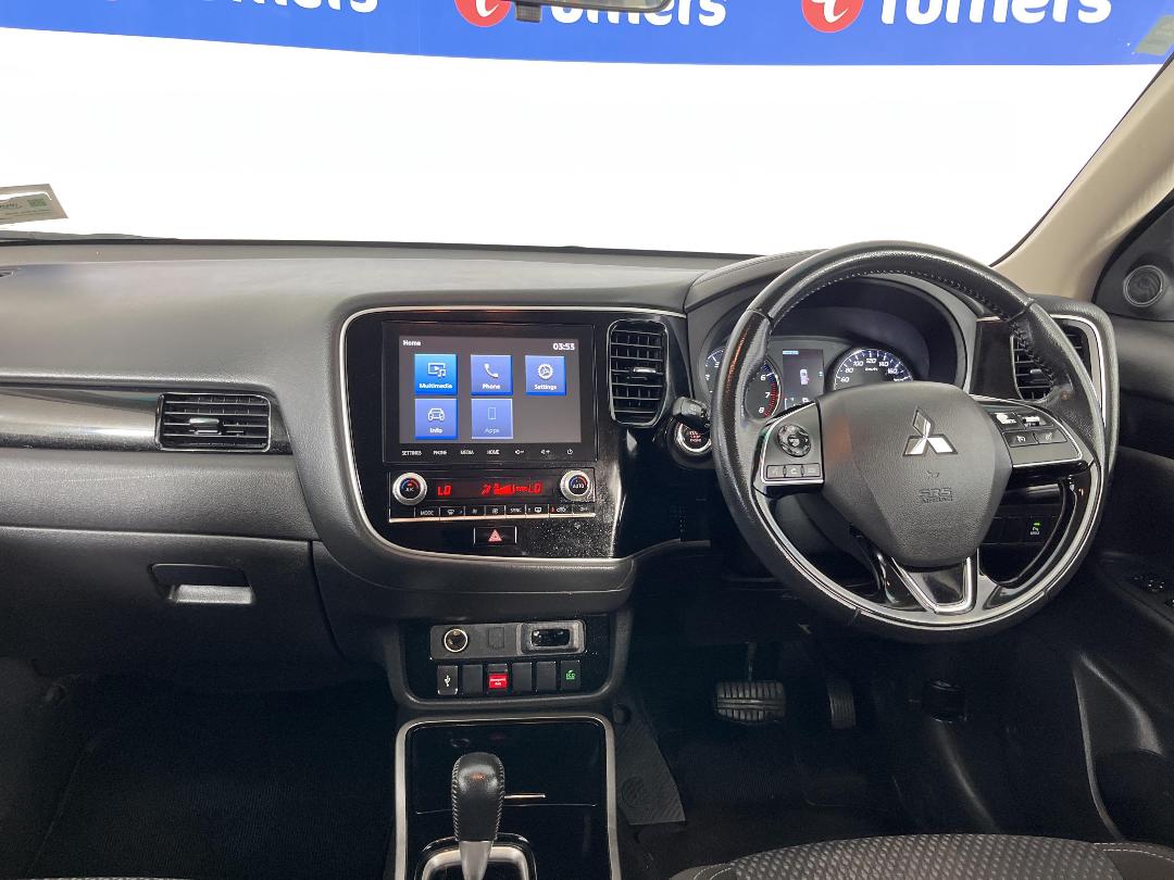 Photo '17' of Mitsubishi Outlander