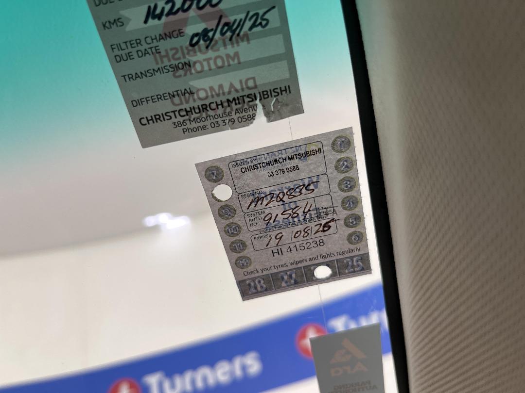 Photo '23' of Mitsubishi Outlander