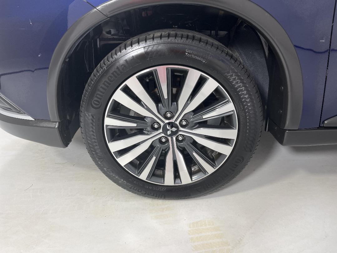 Photo '10' of Mitsubishi Outlander