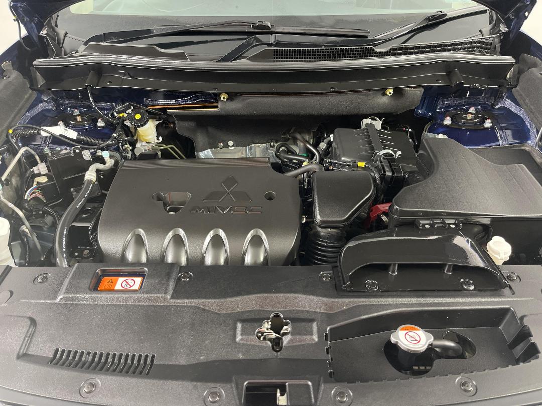 Photo '13' of Mitsubishi Outlander