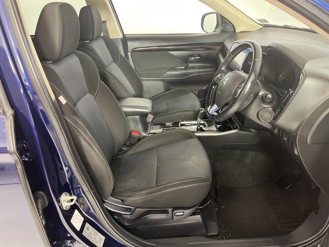 Photo '16' of Mitsubishi Outlander