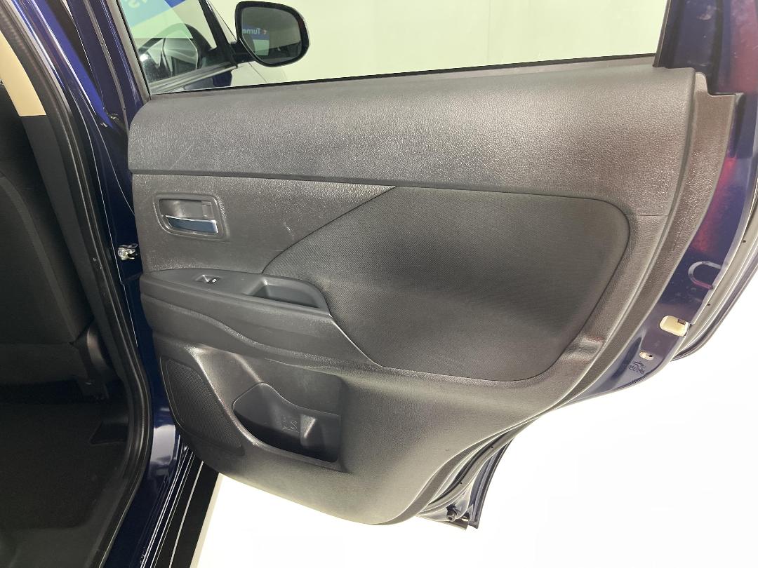 Photo '19' of Mitsubishi Outlander