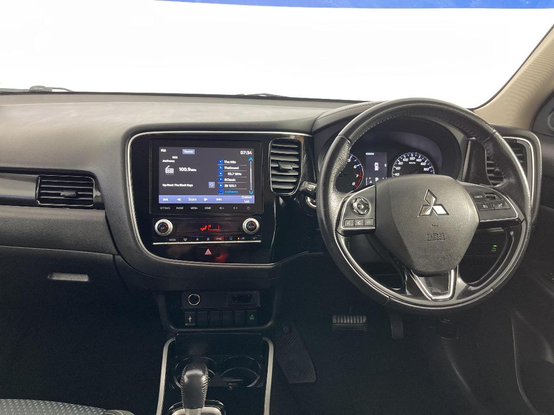 Photo '17' of Mitsubishi Outlander